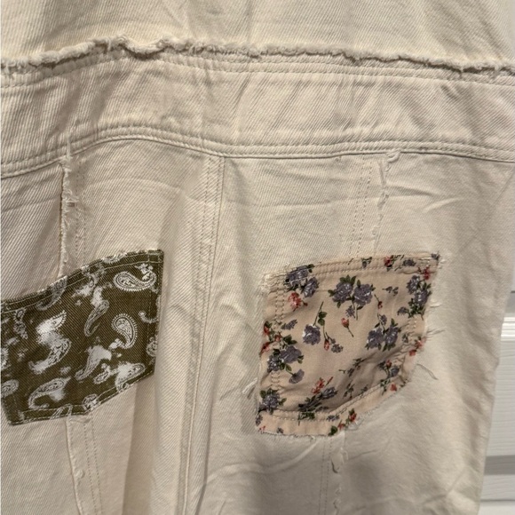 POL Almond Denim Floral Lover
Embroidery Patchwork Overalls - Picture 4 of 10